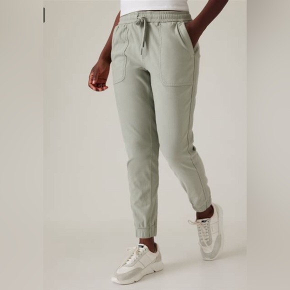 Athleta Farallon jogger in size 4, green Camo pattern - Picture 1 of 4